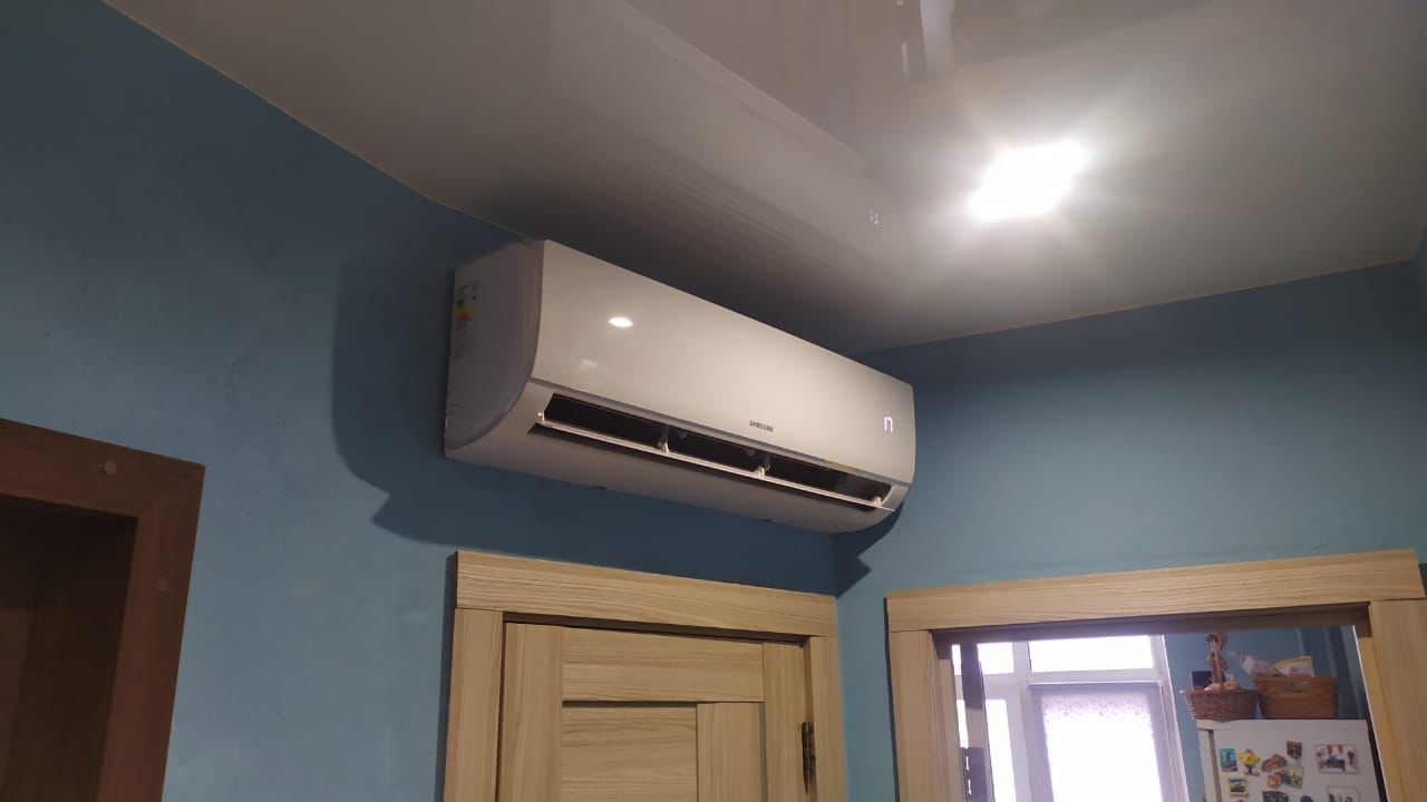 Монтаж кондиционера на чужую трассу в двухкомнатной квартире